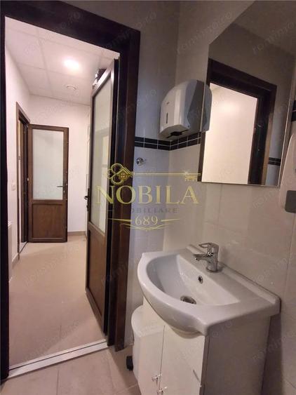 Spațiu comercial, de 75 mp, în Central