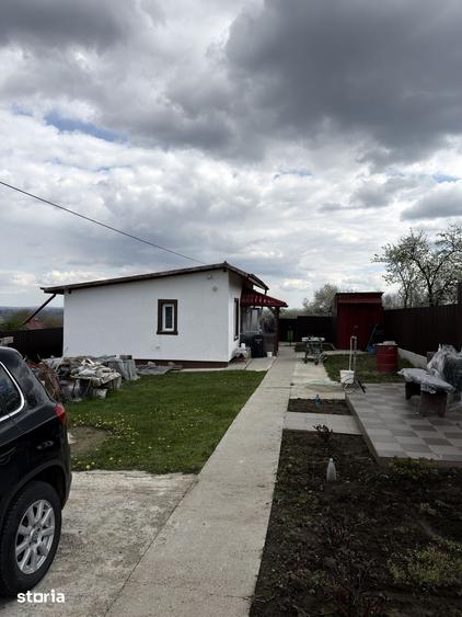 Casă cu 2 camere cu Teren 1100 Mp în Mihai Eminescu