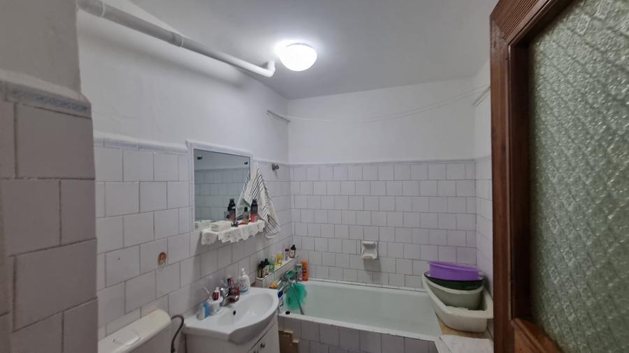 Apartament cu 3 camere decomandat în Nicolina