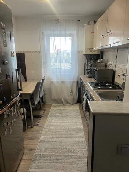 Apartament cu 3 camere decomandat în Burdujeni