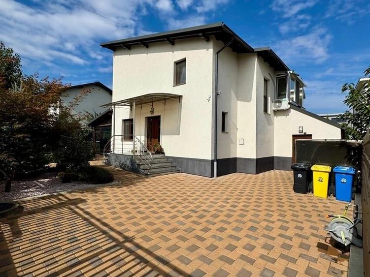 Casă individuală cu 4 camere cu Teren 465 Mp în Ipotești