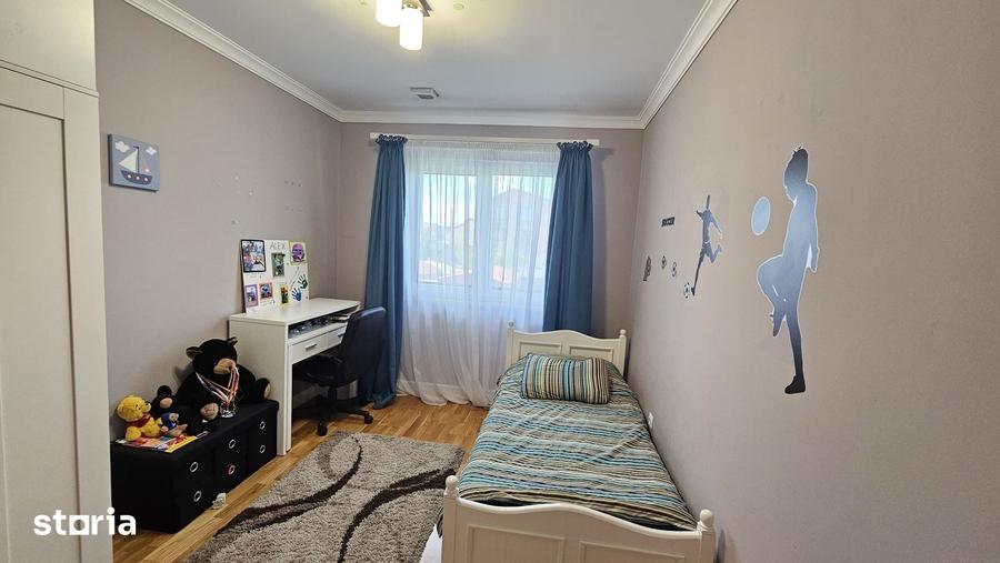 Casă cu 4 camere cu Teren 488 Mp în Între Lacuri