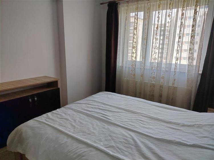 Apartament cu 2 camere decomandat, mobilat în Tractorul