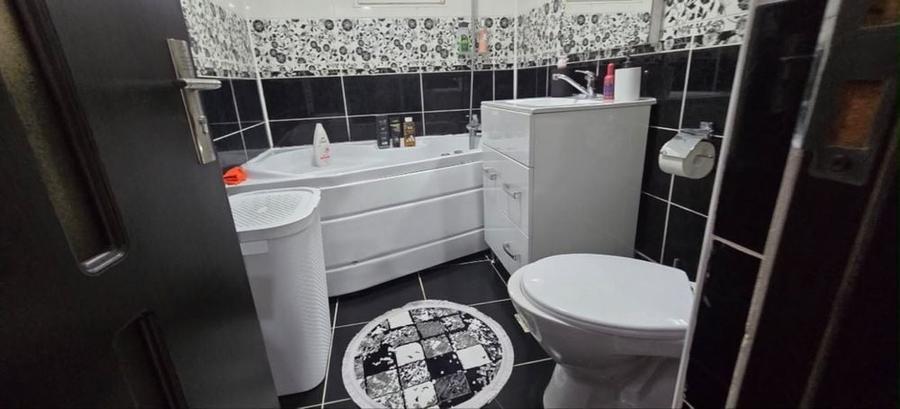 Apartament cu 3 camere decomandat în Micro 3