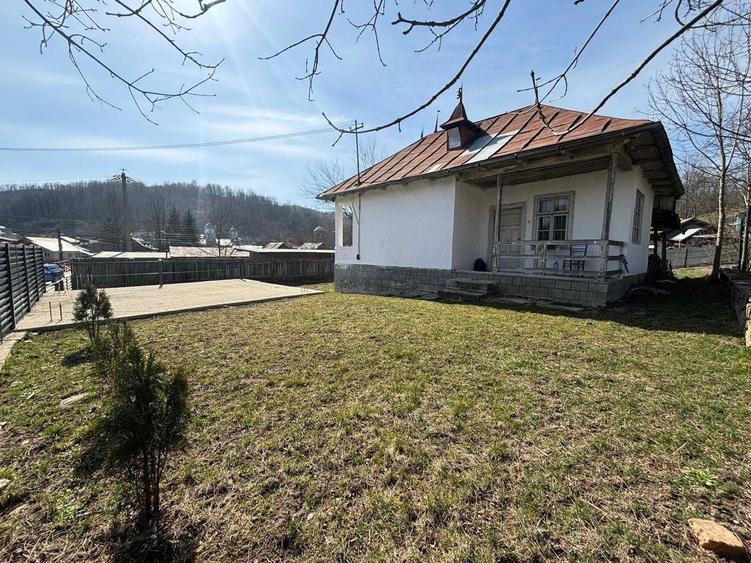 Casă cu 2 camere în Ostrovu