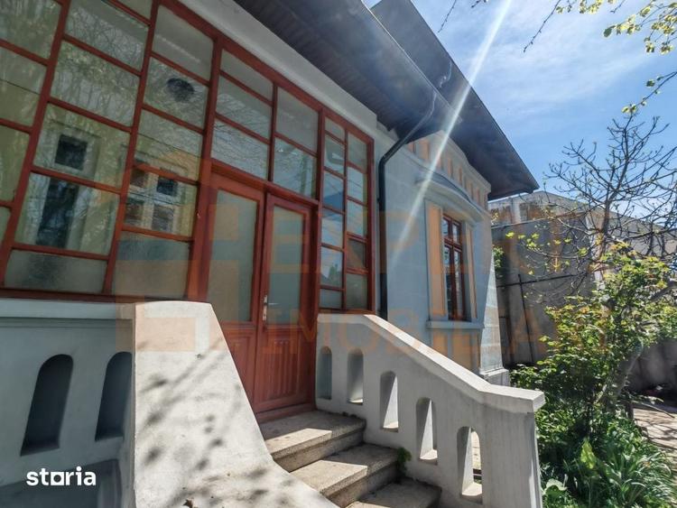 Casă cu 8 camere cu Teren 274 Mp în Tomis II