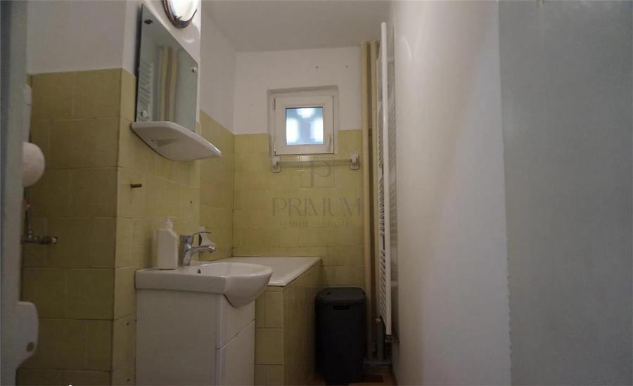 Apartament cu 3 camere semidecomandat, mobilat în Spitalul Județean