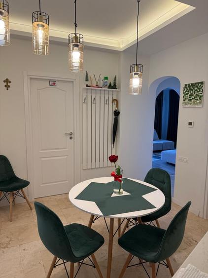 Apartament cu 2 camere decomandat, mobilat în P-ța Romană