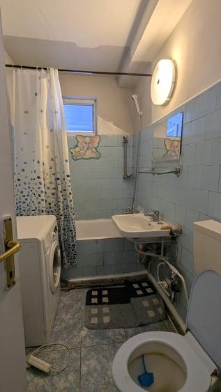 Apartament cu 3 camere semidecomandat în Dristor