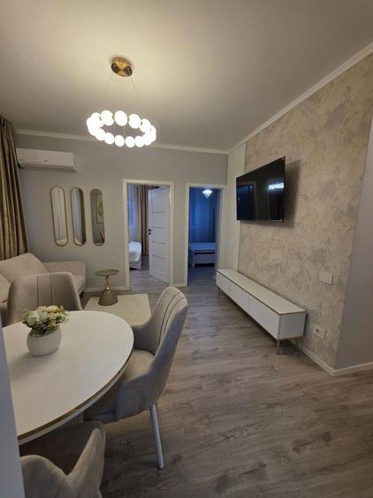 Apartament cu 3 camere decomandat în Exterior Vest