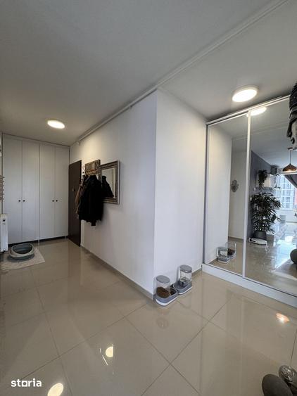 Apartament cu 2 camere, mobilat în Est