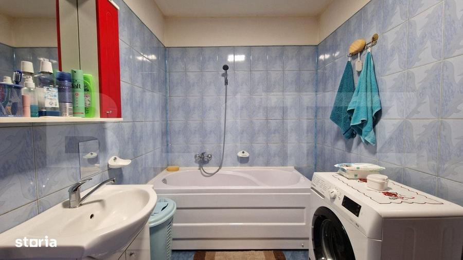 Apartament cu 4 camere semidecomandat în Florești