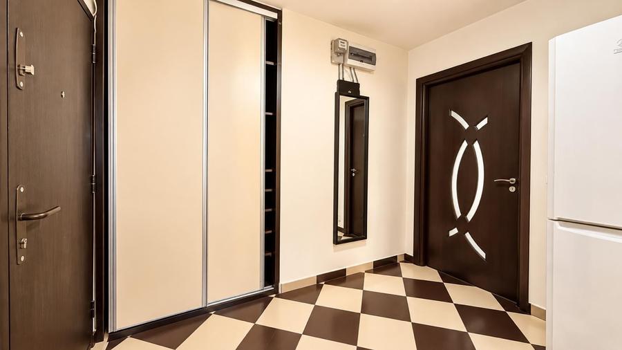 Apartament cu 3 camere semidecomandat, mobilat în Mihai Bravu