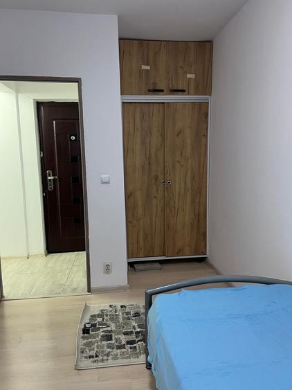 Apartament cu 3 camere semidecomandat în Drumul Taberei