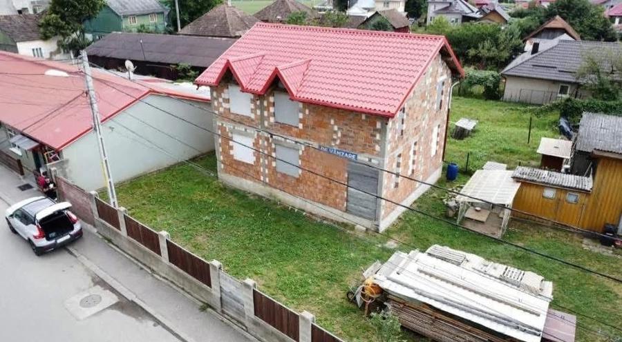 Casă cu Teren 250 Mp în Central