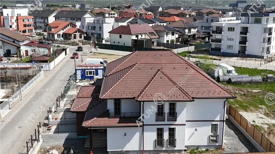 Casă cu 5 camere în Vasile Aaron