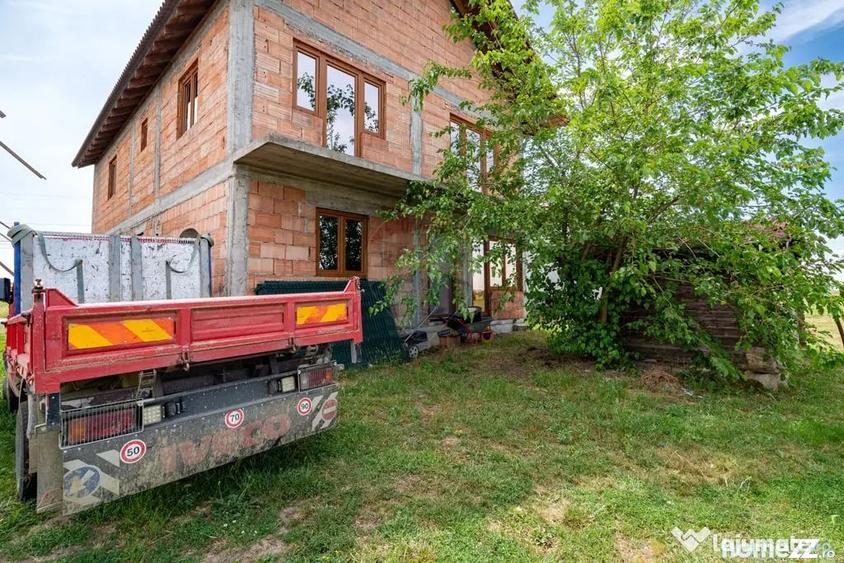 Casă cu 5 camere cu Teren 300 Mp în Fântânele