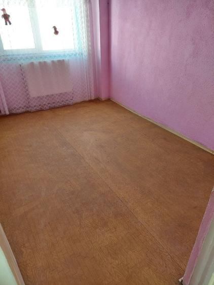 Apartament cu 3 camere decomandat în Onești