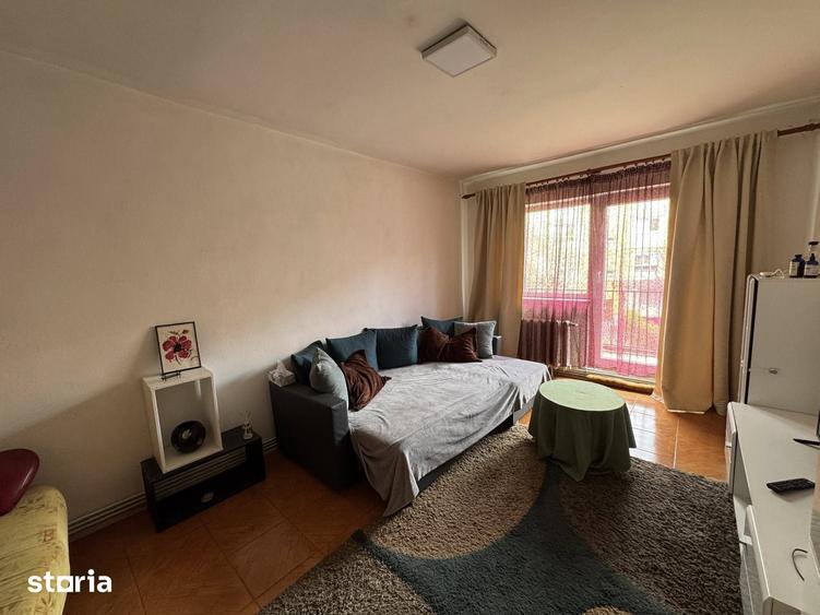 Apartament cu 3 camere decomandat în Valea Aurie
