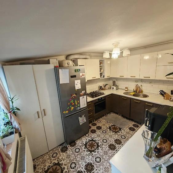Apartament cu 3 camere decomandat, mobilat în Steaua