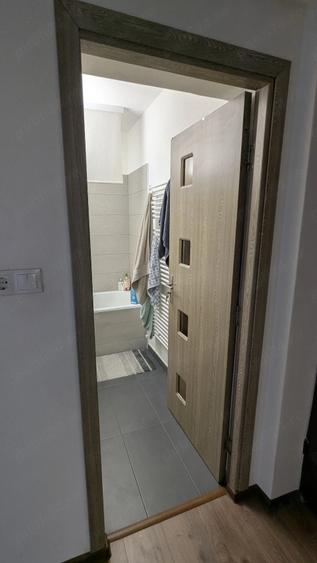 Apartament cu 2 camere nedecomandat în Simeria