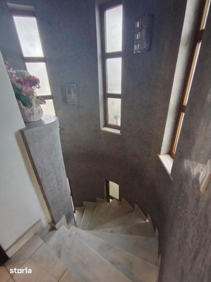 Casă cu 7 camere cu Teren 527 Mp în Valea Rosie