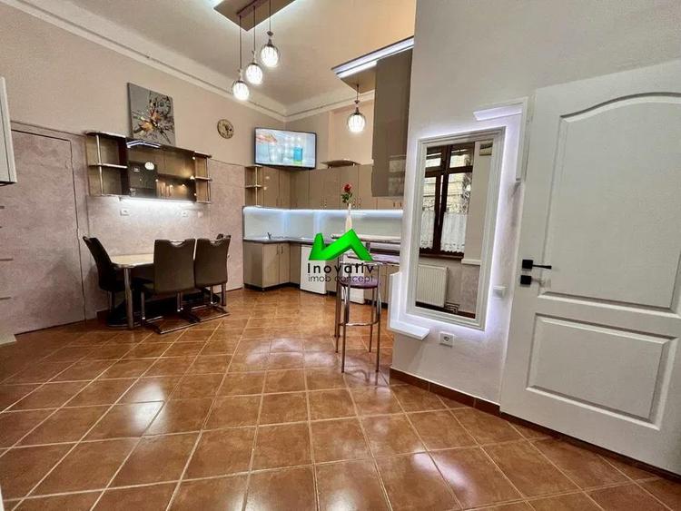 Apartament cu 3 camere decomandat, mobilat în Central
