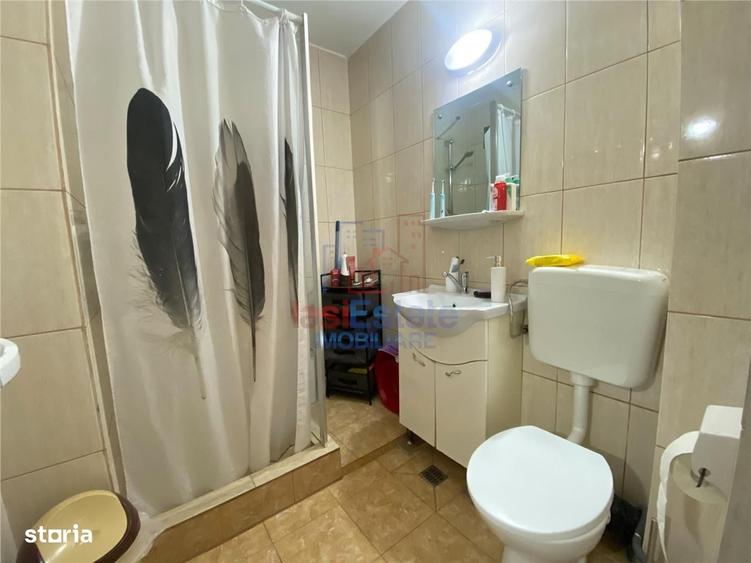 Apartament cu 3 camere semidecomandat în Alexandru cel Bun