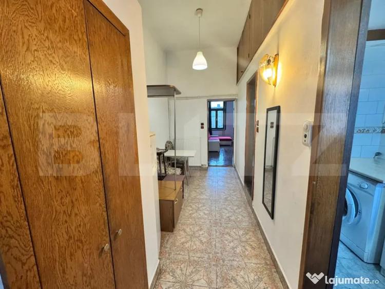Garsonieră decomandată în P-ța Unirii