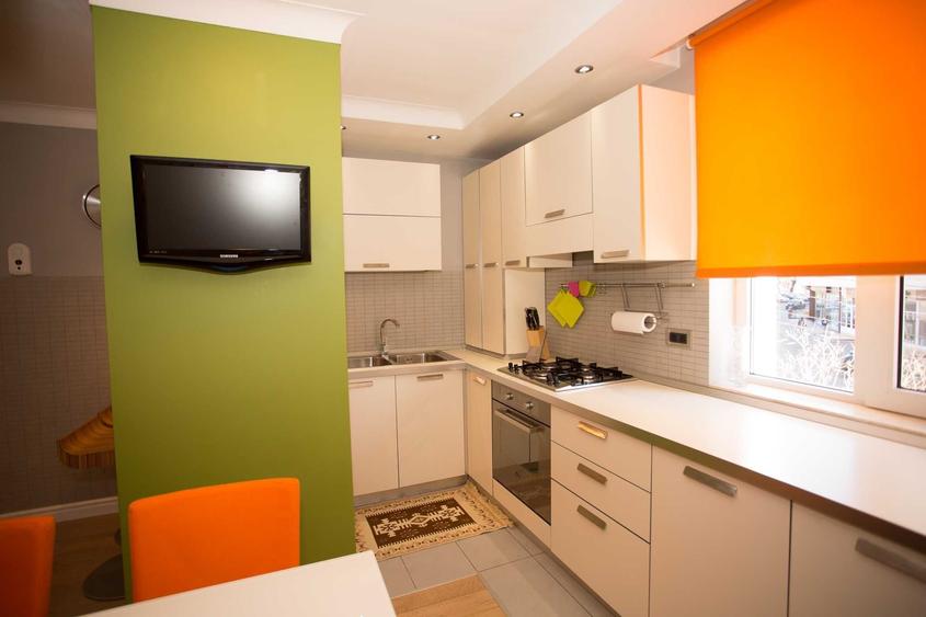 Apartament cu 3 camere decomandat în Central