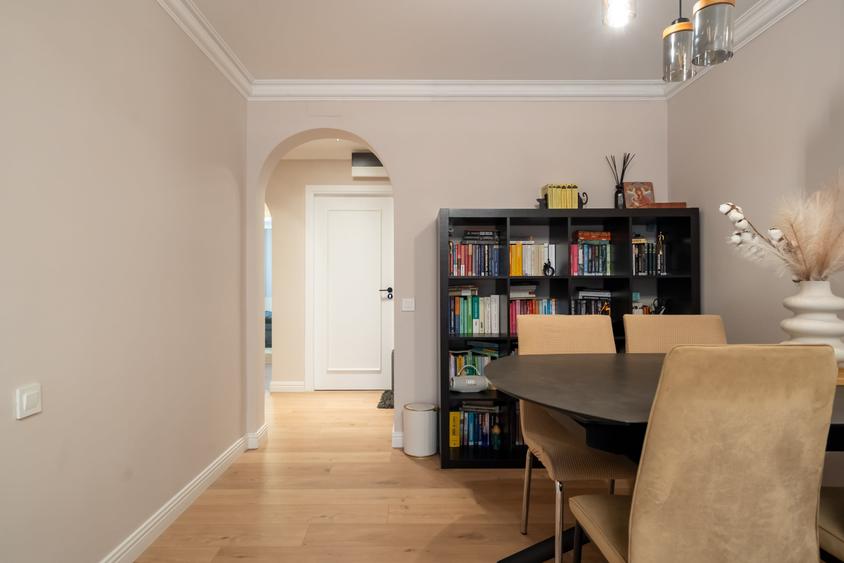 Apartament cu 3 camere decomandat în Barbu Văcărescu