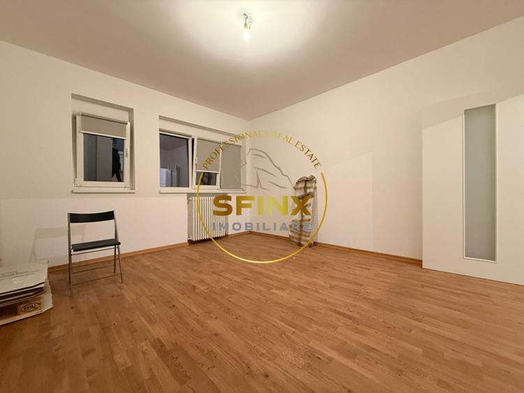 Apartament cu 3 camere semidecomandat, mobilat în Dacia