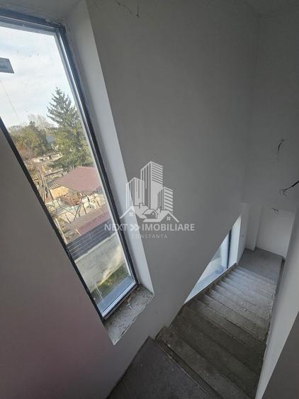 Casă individuală cu 4 camere cu Canalizare în Palazu Mare