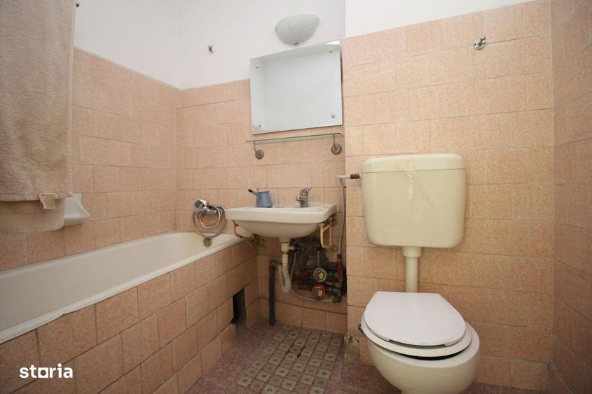 Apartament cu 3 camere semidecomandat în Titan