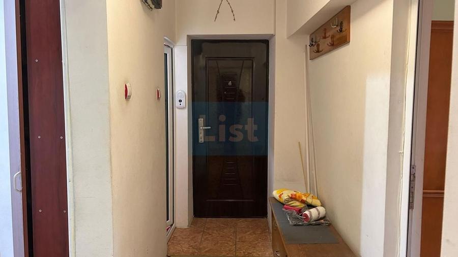 Apartament cu 4 camere decomandat, mobilat în Central