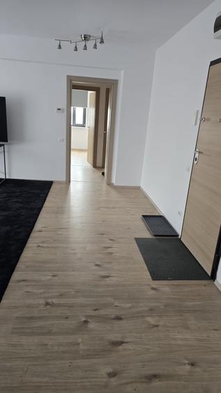 Apartament cu 4 camere decomandat în Băneasa