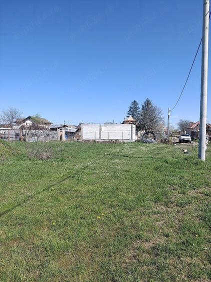 Teren de 337 mp, în Pielești