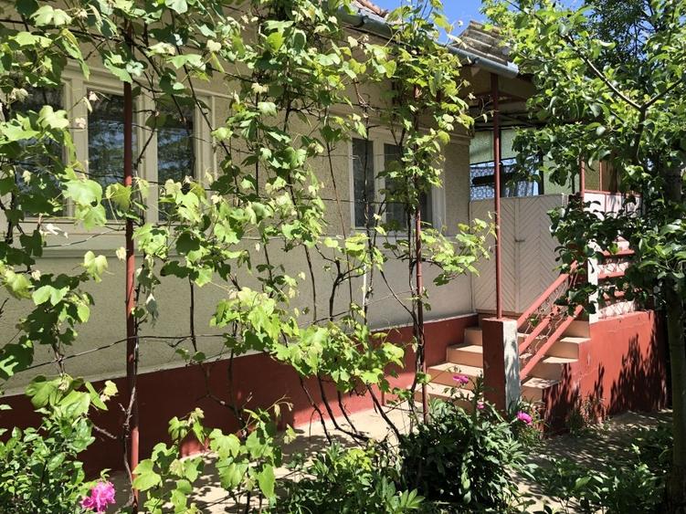 Casă individuală cu 2 camere cu Teren 1350 Mp în Râciu
