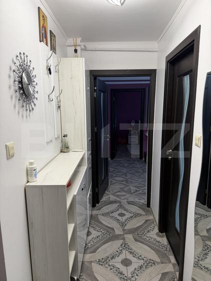 Apartament cu 3 camere semidecomandat, mobilat în Micro 19