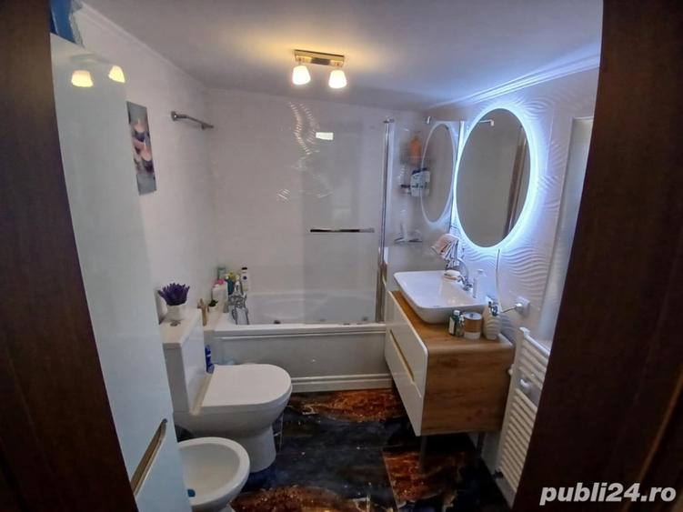 Casă cu 4 camere cu Teren 250 Mp în Central