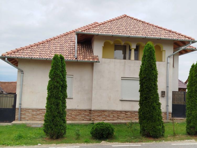 Casă cu 3 camere decomandat în Cuied