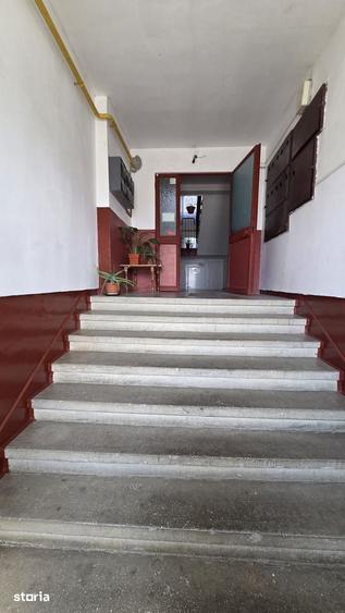Apartament cu 4 camere decomandat în Micro 17