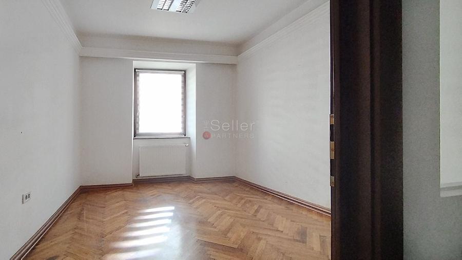 Apartament cu 2 camere semidecomandat în Centrul Istoric