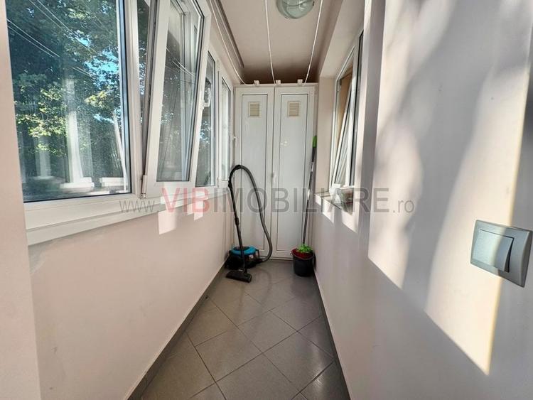 Apartament cu 3 camere semidecomandat în Giulești