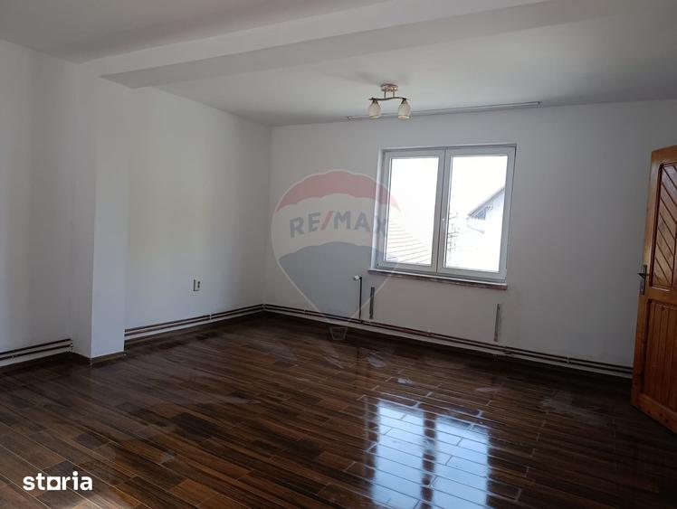 Casă cu 3 camere cu Teren 352 Mp în Central