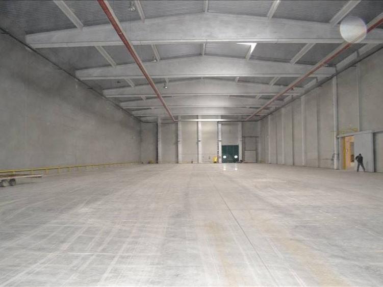 Spațiu comercial, de 3,850 mp, în Aeroport