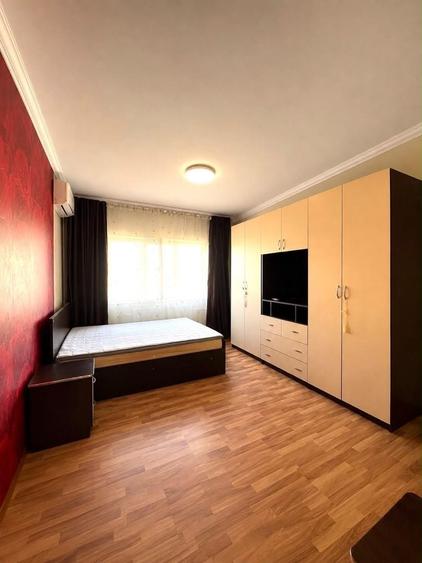 Garsonieră decomandată în Rogerius