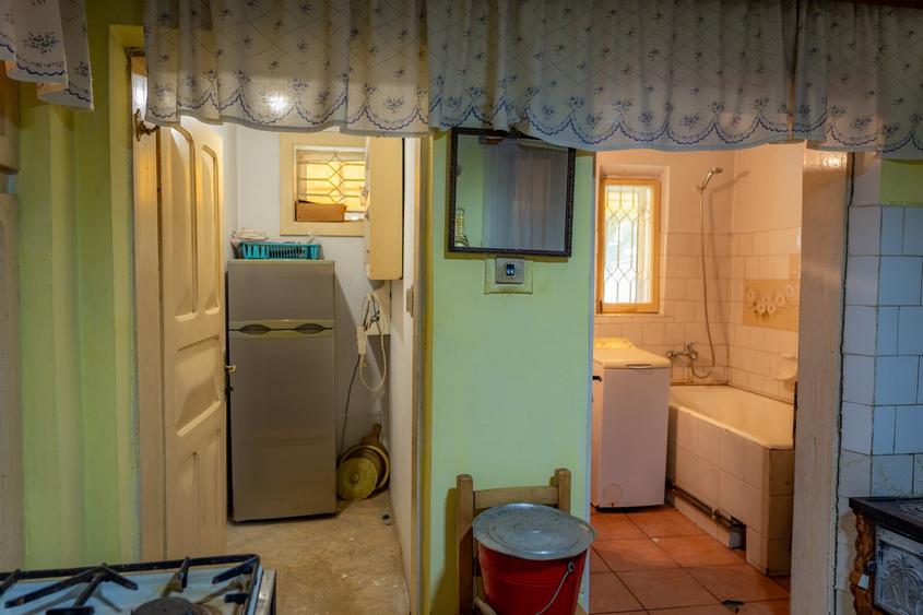Casă cu 3 camere cu Teren 1018 Mp în Dărmănești