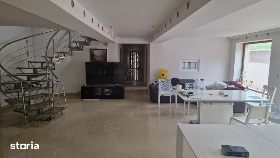 Casă cu Teren 1700 Mp în Gruiu