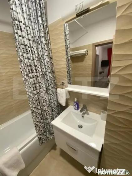 Apartament cu 3 camere semidecomandat în Calea București